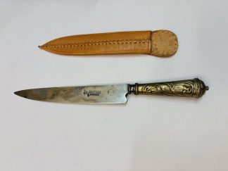 Lote #103R - Cuchillo criollo (33cm) con hoja ¨Franz Wenk¨ y cabo de plata y oro - 20cm de hoja + 11cm de cabo, vaina en suela beige