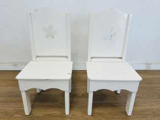 Lote #147RR - Dos sillas infantil en madera