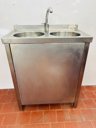 Lote #085R - Bacha doble de acero inoxidable de alto calibre  con grifería marca ¨Coronato y cia ltda¨ - 76x42x91cm - bacha 30x30x10cm