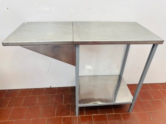 Lote #109R - Mesa de servicio en Ac/Inox - 111x46x88cm