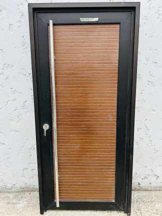 Lote #189R - Puerta de exterior en chapa y madera con llaves - 95x205cm