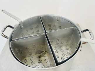 Lote #080 - Olla pastera de aluminio con cuatro coladores y tapa - 40x21cm - la tapa no pertenece a la olla