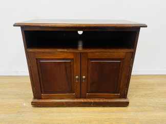 Lote #074 - Rack o mueble auxiliar de guardado con dos puertas - 91x44x74cm