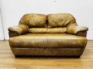 Lote #086 - Sofá de dos cuerpos en cuero - 143x79x82cm