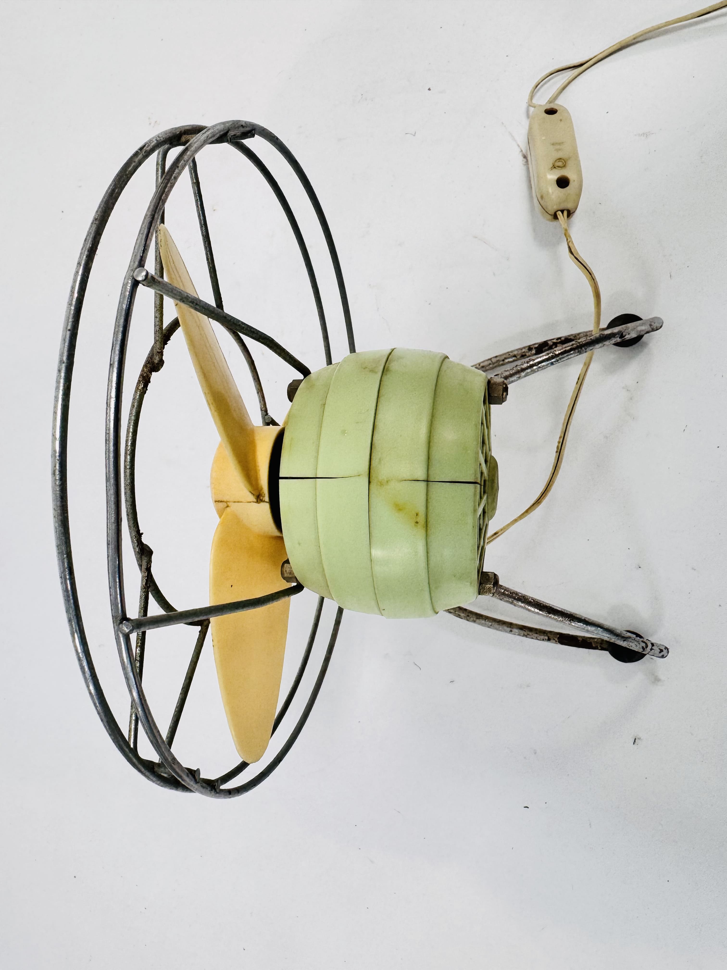 Lote #024R - Ventilador de sobremesa en metal y plástico - 28,5cm - Imagen 4