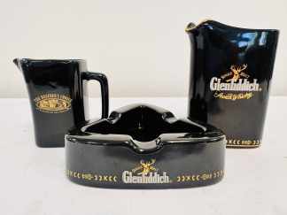 Lote #054 - Dos jarras y un cenicero de porcelana whisky Glenfiddich
