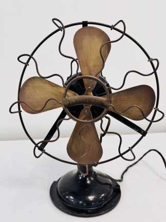 Lote #062 - Ventilador de sobremesa Marelli en hierro con aspas de bronce - 46cm
