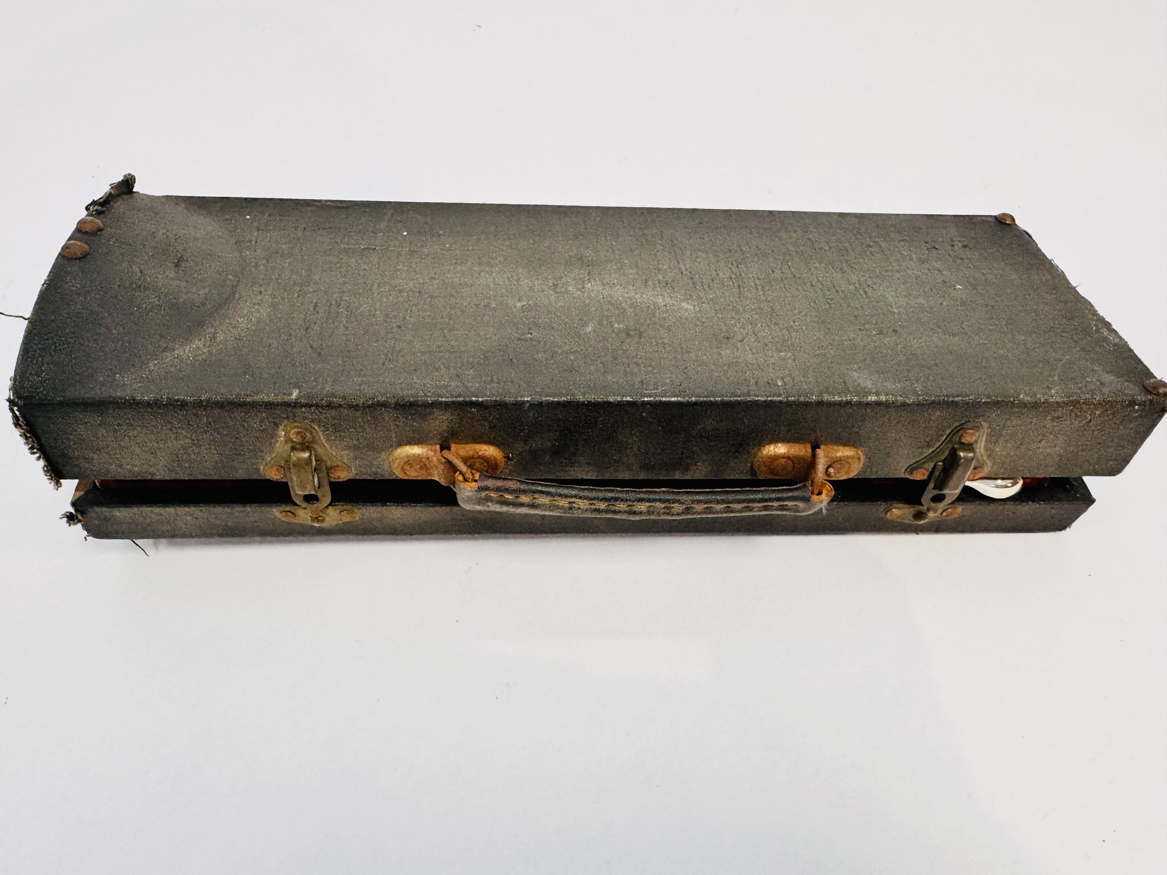 Lote #085 - Clarinete completo en madera en su valija original, de los años 1940 - tiene avería - Imagen 5