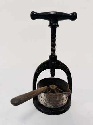 Lote #110 - Prensa manual para cítricos en hierro Dazey Churn & MFG Company (USA) - 25cm