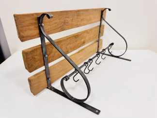 Lote #015 - Ganchera en hierro y lapacho con 6 ganchos - 60x29x25cm