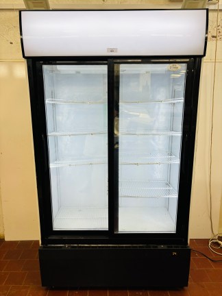 Lote #021 - Botellero refrigerado doble puerta corrediza ¨CCOLD¨- 112x58x198cm (burlete en estado regular)
