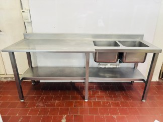 Lote #032 - Mesada con bacha en Ac/Inox de alto calibre con estante inferior - 220x71x94cm, bacha= 40x40x30cm c/u