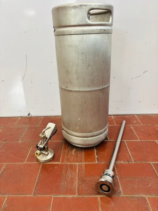 Lote #048 - Barril de cerveza + conector G