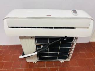 Lote #051 - Aire acondicionado ¨Comfortline¨ inverter, con control remoto - 24000 BTU (conectado para probar, servce realizado recientemente)