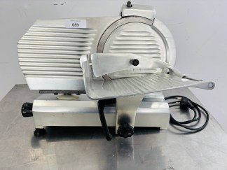 Lote #059 - Maquina de cortar fiambre ¨Massima¨Italy, con hoja de 25cm (le falta 1 pata)