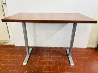 Lote #064 - Mesa/Barra regulable en altura en caño y madera enchapada  - sube hasta 125cm y baja hasta 75cm - 150x80cm