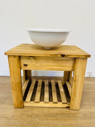 Lote #096 - Mueble de baño en madera con bacha de sobreponer - 51x38x43cm