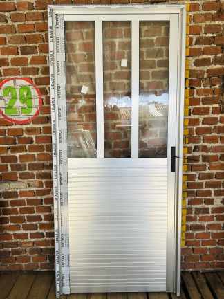 Lote #073 - Puerta de aluminio con vidrio - con llaves, con pestillos - 90x201cm