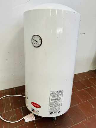 Lote #059 - Termotanque James de 60 Litros - no se probó, se desconoce si funciona correctamente, se subasta a la vista (copia)