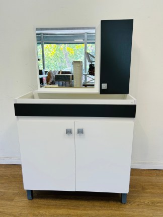 Lote #099 - Mueble de baño con espejo con botiquín (sin bacha) - 80x35x84cm, espejo = 73x50cm