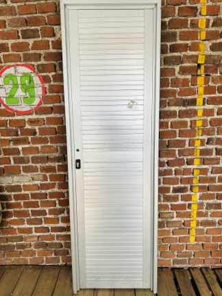 Lote #069 - Puerta de aluminio sin llaves, sin pestillos - 60x192cm