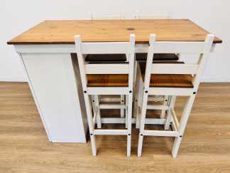 Lote #036 - Mesa desayunadora o isla de cocina en madera y melamínico con espacio de guardado y cuatro banquetas - 131x60x102cm