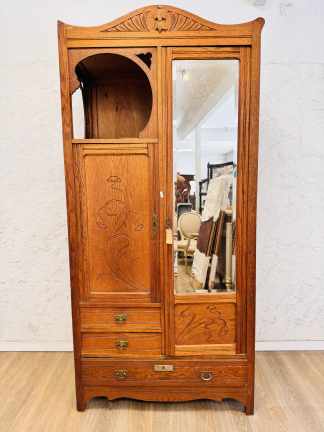 Lote #045 - Ropero de roble dos puertas - una con espejo biselado y tres cajones - está para restaurar, tiene polilla - 99x51x206cm