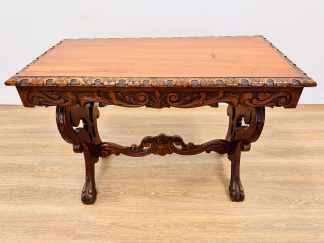 Lote #056 - Mesa de sala estilo Reina Ana en caoba - 104x54x74cm