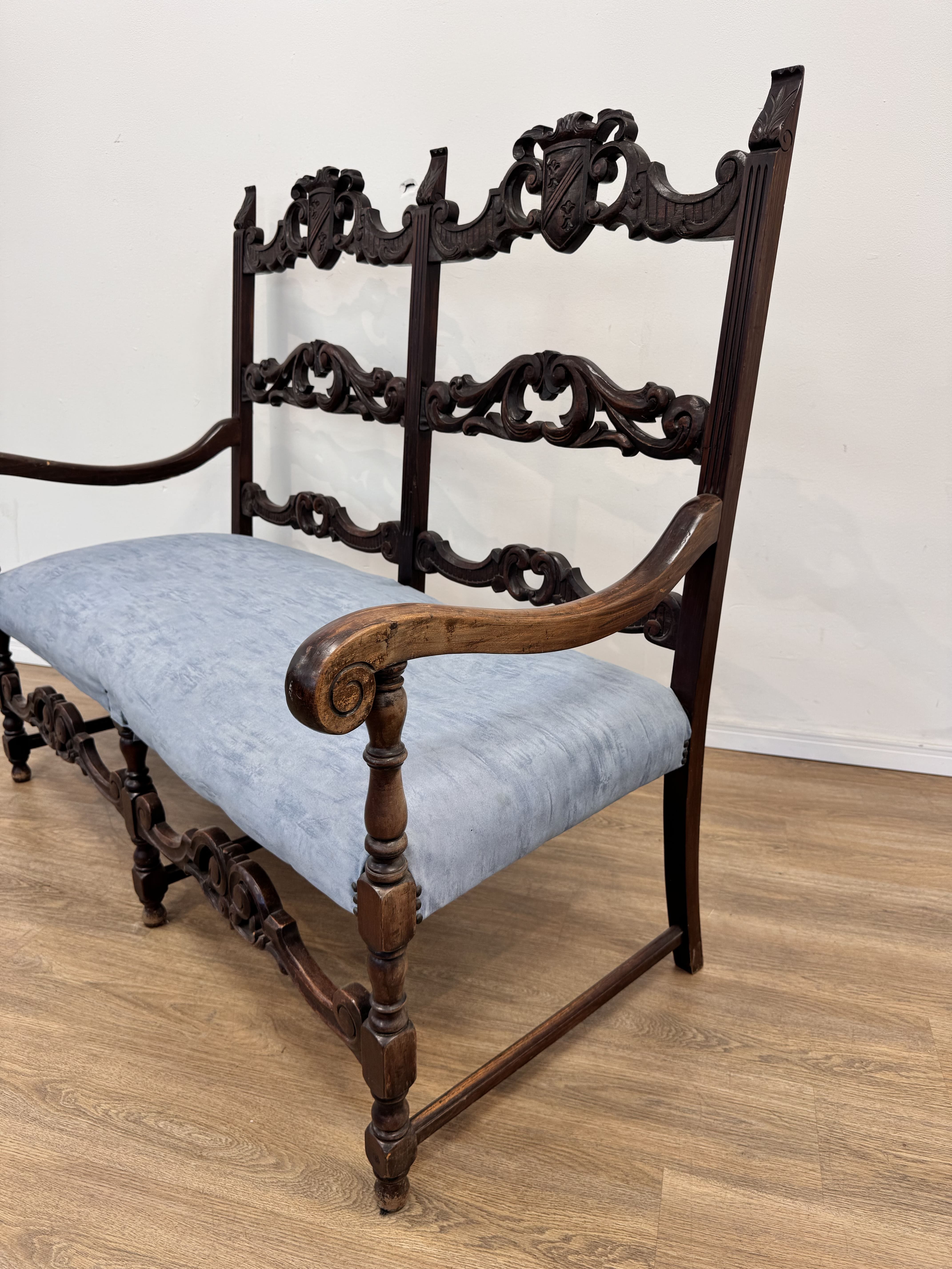 Lote #062 - Butaca doble estilo Renacimiento con asiento tapizado - 143x68x126cm - Imagen 3