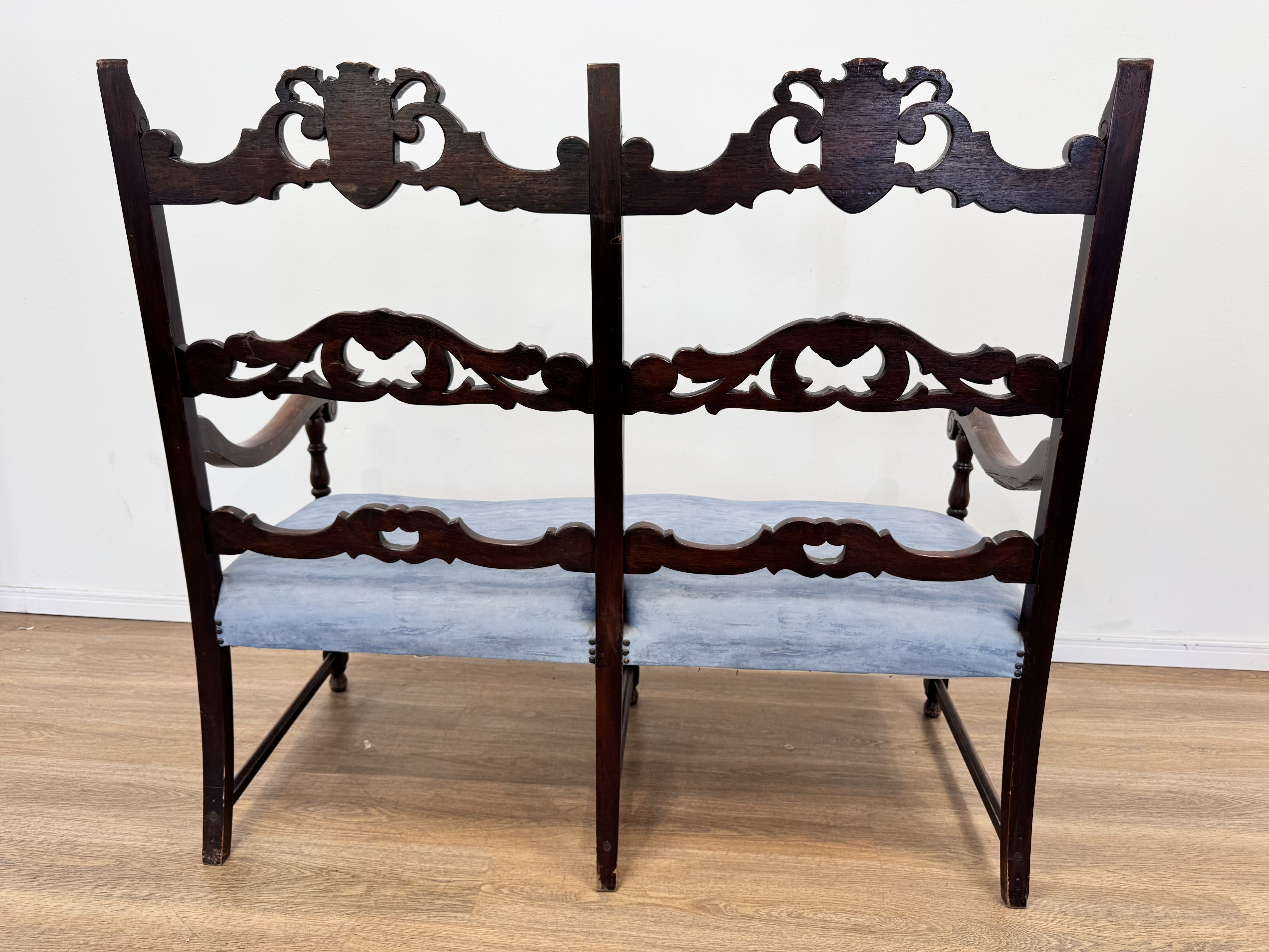 Lote #062 - Butaca doble estilo Renacimiento con asiento tapizado - 143x68x126cm - Imagen 4