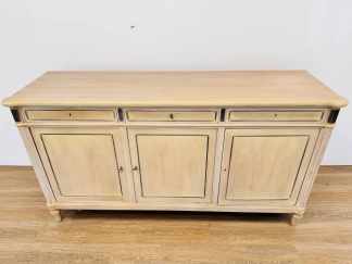 Lote #068 - Bargueño inglés en cerejeira con tres puertas y tres cajones - 185x54x100cm