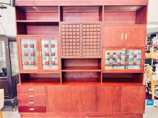 Lote #137 - Aparador con alzada en madera, 11 puertas y 4 cajones - 240x50x220cm