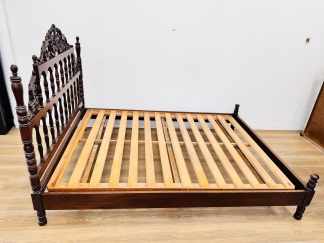 Lote #150 - Cama de dos plazas de estilo para colchón de 140x190cm, con colchón