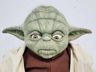 Lote #025 - Figura/ muñeco Yoda de Star Wars con cabeza de goma, cuerpo de trapo, ase utilizaba para exhibir en los cines - 55cm