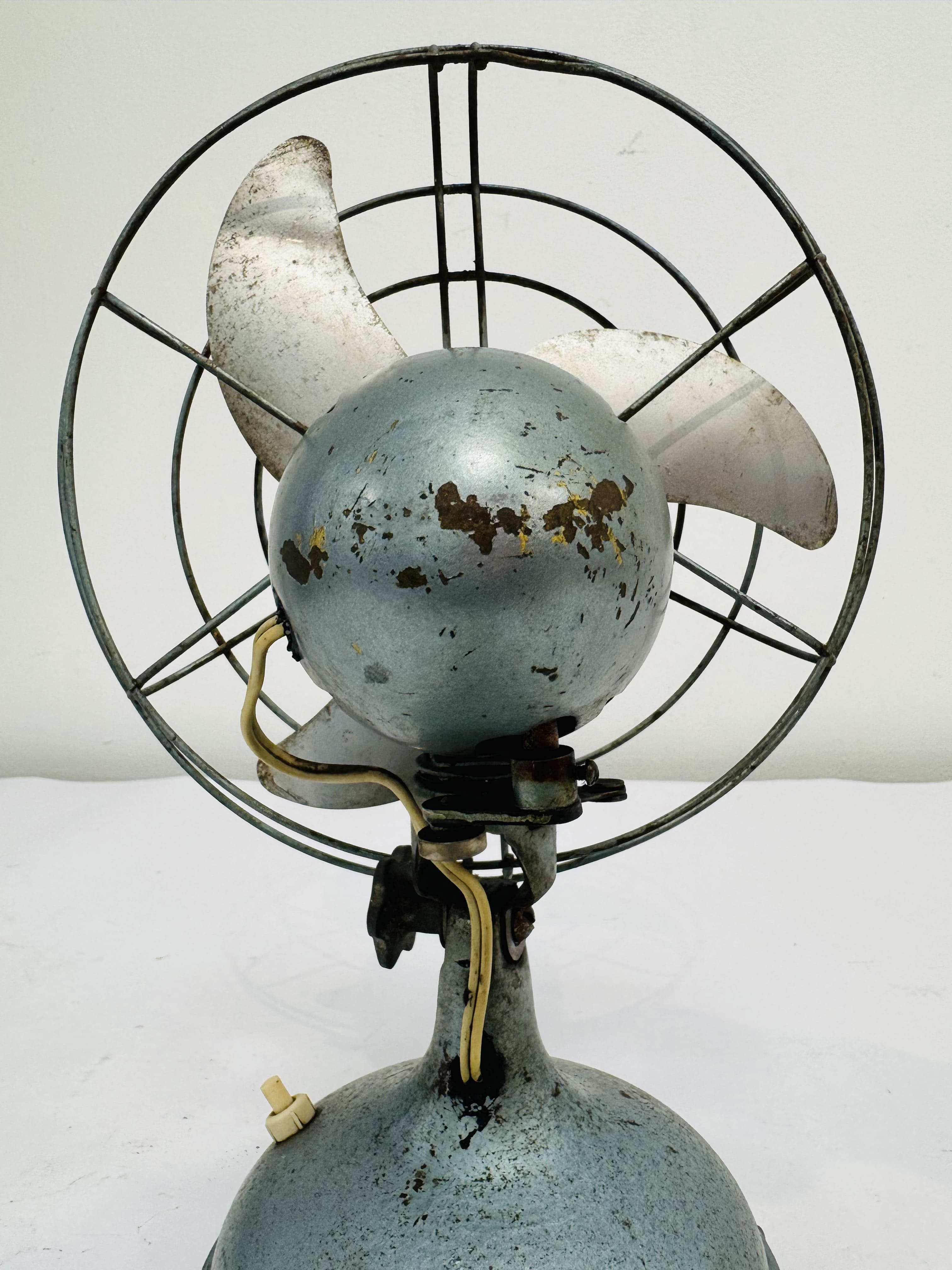 Lote #051 - Ventilador de mesa marca Joya oscilante - 35cm - Imagen 4