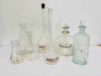 Lote #139 - 7 piezas de vidrio antiguas de laboratorio y farmacia Pyrex USA e IVA ind. Argentina