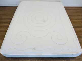 Lote #017 - Colchón de espuma tamaño Queen - 160x200x25cm - funda lavable con cierre con avería