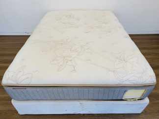 Lote #031 - Sommier con colchón de resortes tamaño Queen - 140x190x55cm - 32 cm alto del colchón. El box no trae patas