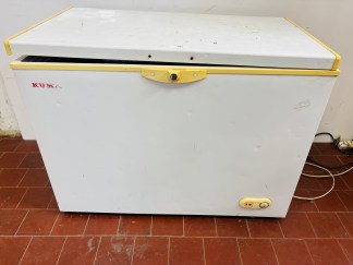 Lote #097 - Freezer  ¨Kuma¨ - 110x70x83cm (visagra rota)