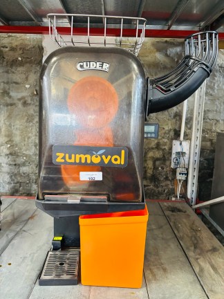 Lote #102 - Exprimidora automática de naranjas industrial ¨Cuder Zumoval¨ - 20 a 28 naranjas por minuto - 50x35x83cm