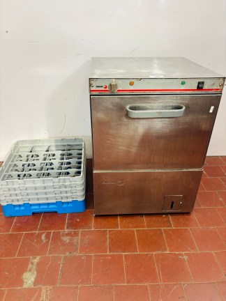 Lote #105 - Lavavajillas industrial ¨Fagor¨ en Ac/Inox, eléctrico monofásico, prende, no se probó su funcionamiento - 60x60x82cm