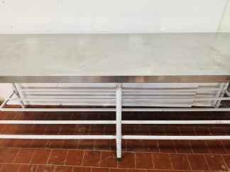 Lote #126 - Mesada en hierro y tapa de Ac/Inox - 240x70x90cm