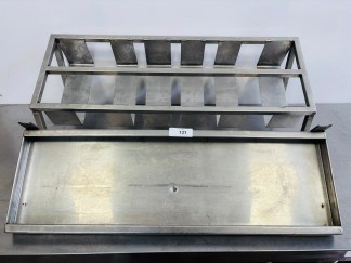 Lote #131 - Dos estantes en Ac/Inox de alto calibre - 89x30x30 y 80x26cm (vasera con desague)