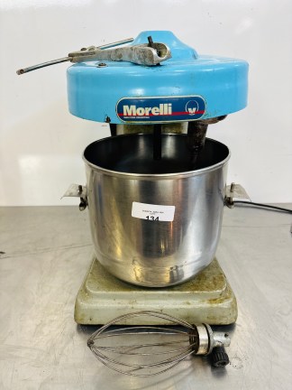 Lote #134 -  Batidora de uso comercial ¨Morelli¨ - 8 Lts (aprox)