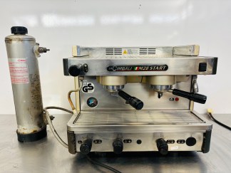 Lote #135 - Cafetera de 2 brazos ¨La Cimbali M28 Star¨  eléctrica, monofásica + filtro ablandador de agua