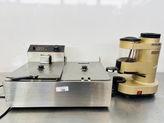 Lote #149 - Fritador de 2 servicios con faltante de 1 cabezal (funciona) + moledor de café (no funciona)