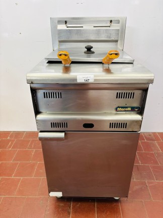 Lote #147 - Fritador industrial en Ac/Inox a gas ¨Morelli¨ para 2 servicios - 48x77x106cm