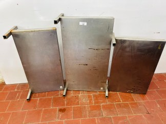 Lote #157 - Tres estantes en Ac/Inox -  87x50 - 76x42 - 67x47cm