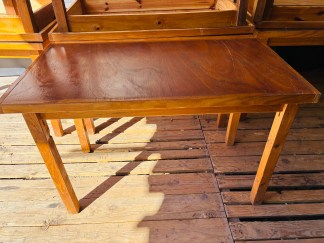 Lote #164 - Cinco mesas grandes de bar en pino - 120x65x75cm