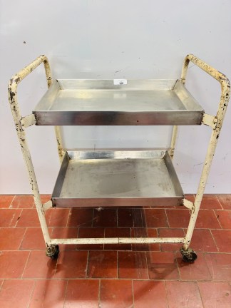 Lote #180 - Mesa rodante de servicio con 2 estantes de Ac/Inox